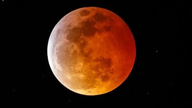血月出现意味着什么，将引起灾难（迷信，只是一种自然现象）