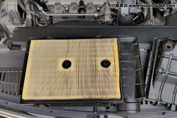 汽车空气滤芯和空调滤芯的区别（安装位置和作用都不同）