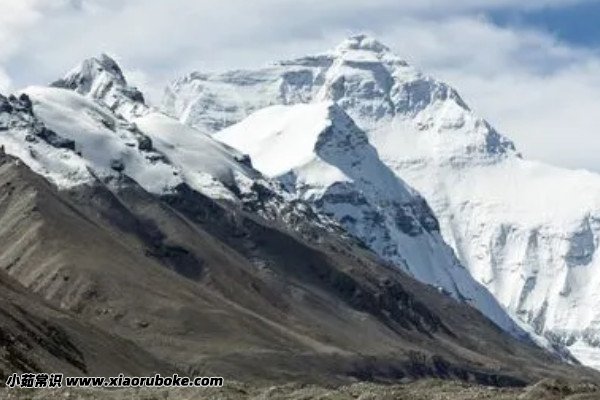 珠穆朗玛峰高多少米（高度为8848.86米(还在持续上涨)）