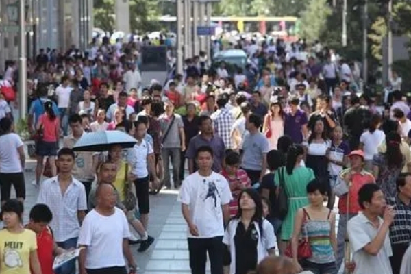中国现在有多少人口（总人数已经达到了14亿）